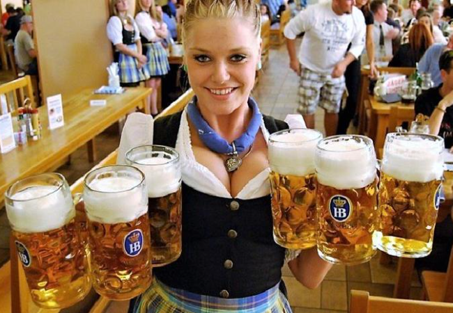 η μπύρα “Oktoberfestbier” η οποία εδώ και λίγες μέρες καταχωρίστηκε στα Μητρώα της Ε.Ε ως Προστατευόμενη Γεωγραφική Ένδειξη (Π.Γ.Ε).